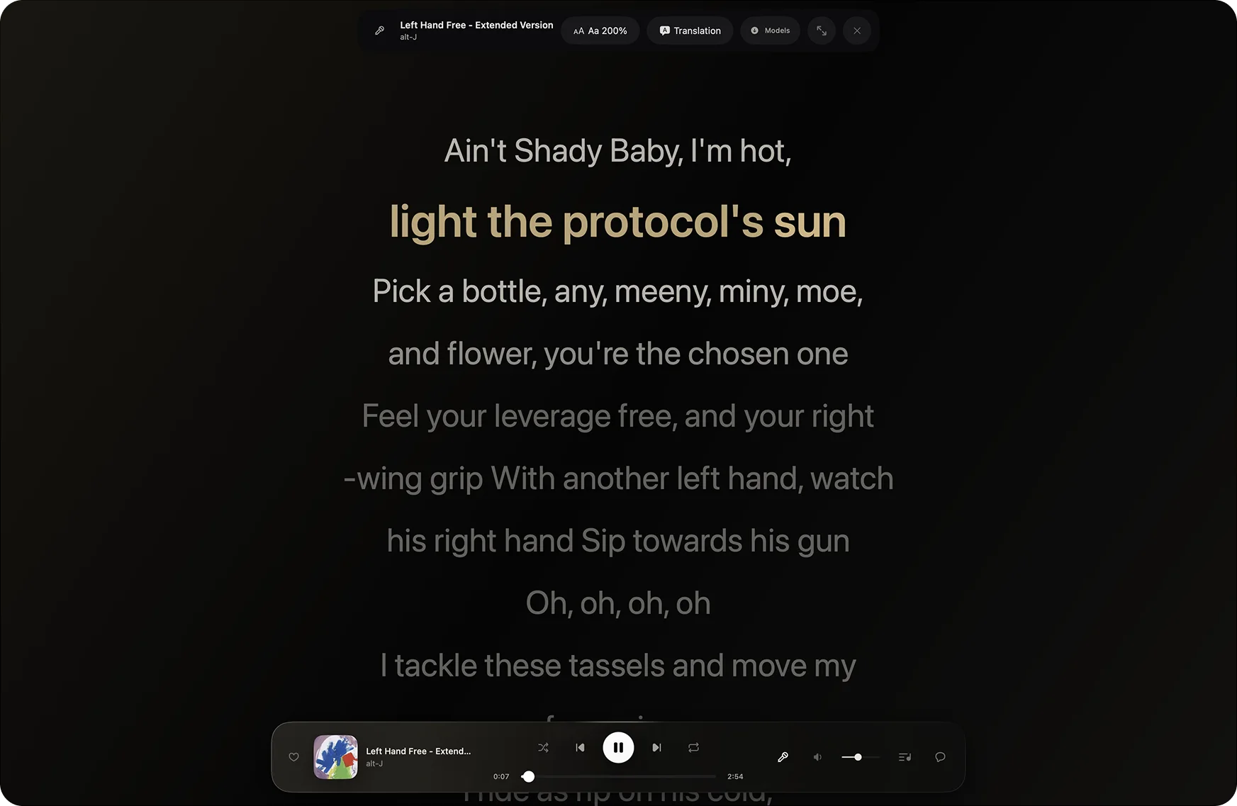 Focused synchronized lyrics with translation controls in Sidus on macOS