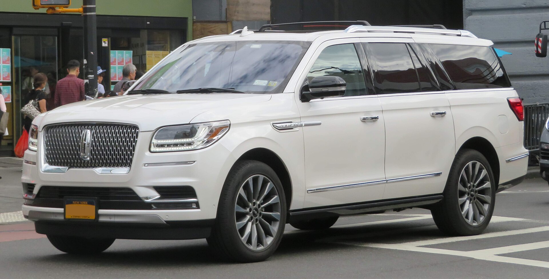 Lincoln Navigator, large American luxury SUV