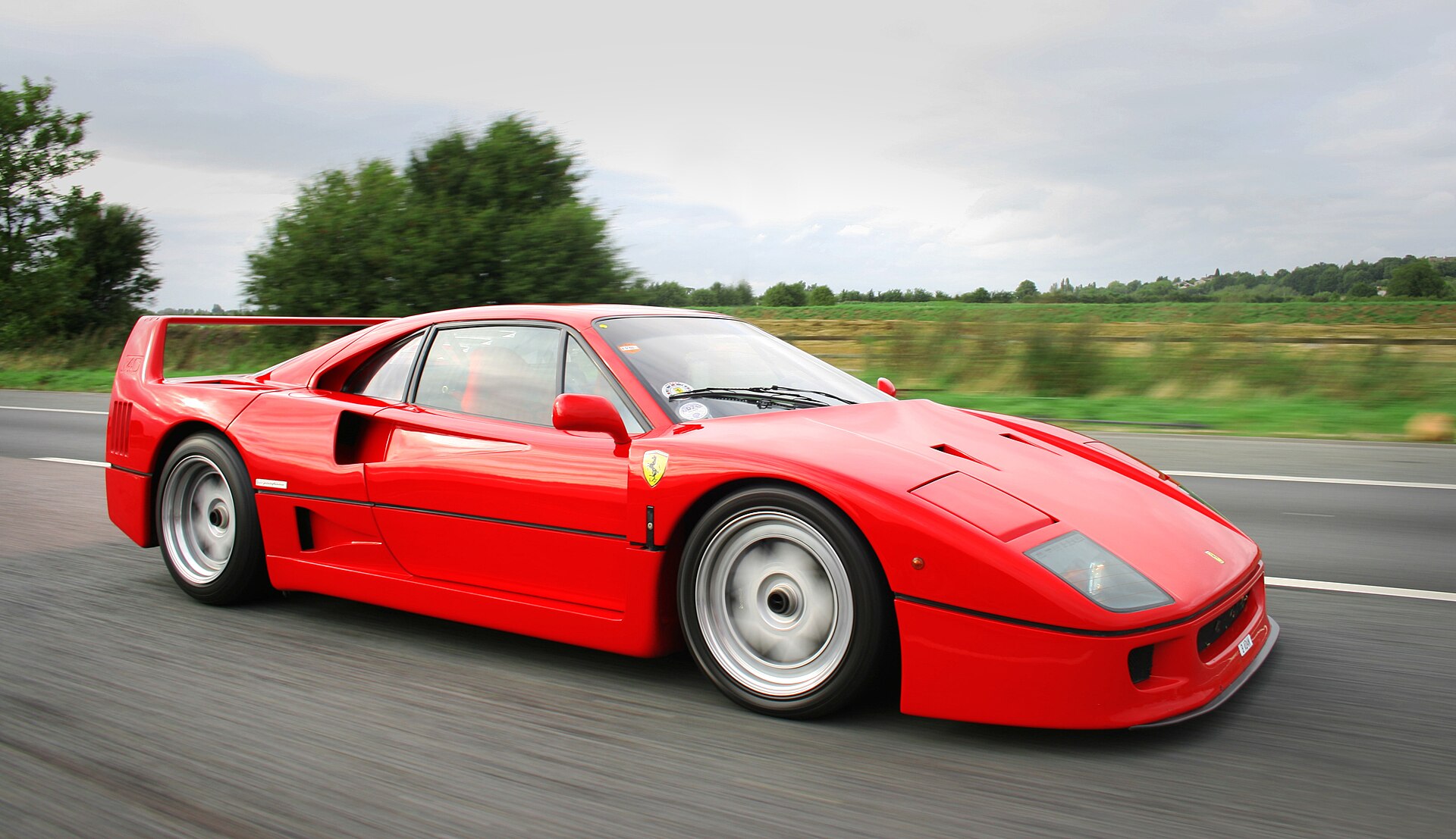 Ferrari F40 parked, iconic 1980s supercar