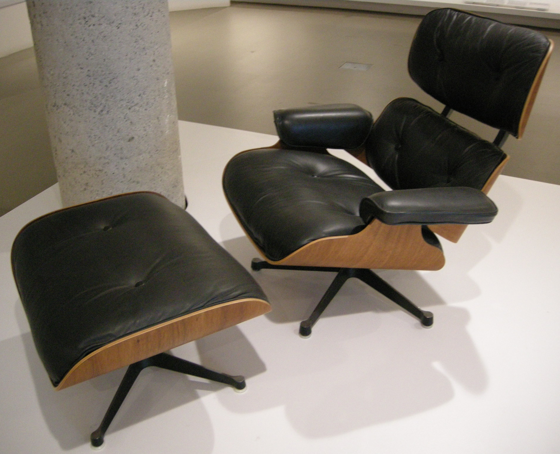 Eames Lounge Chair, Herman Miller, 1956 design