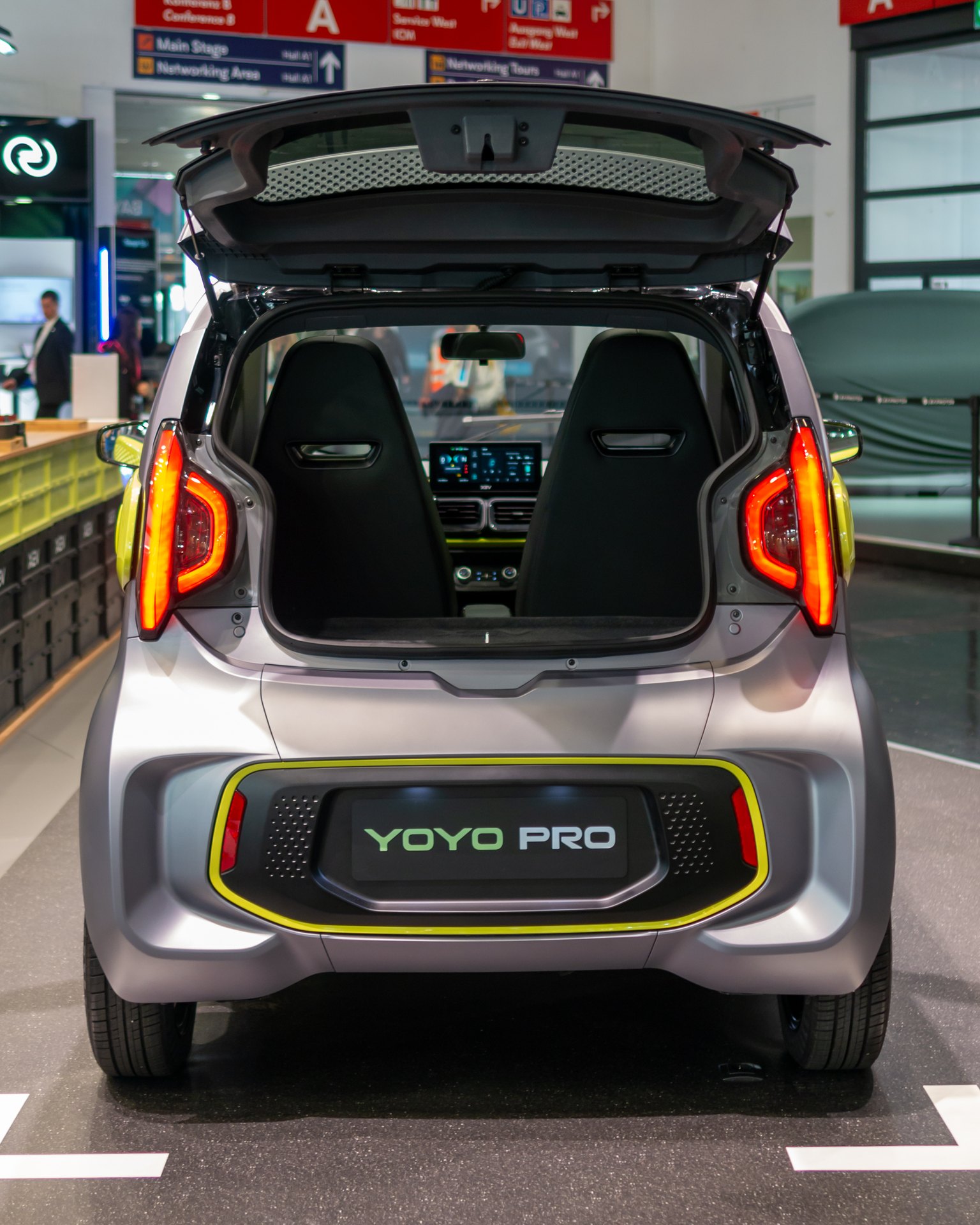 Rear of an XEV Yoyo Pro with the hatch open, battery access at the back of the city car